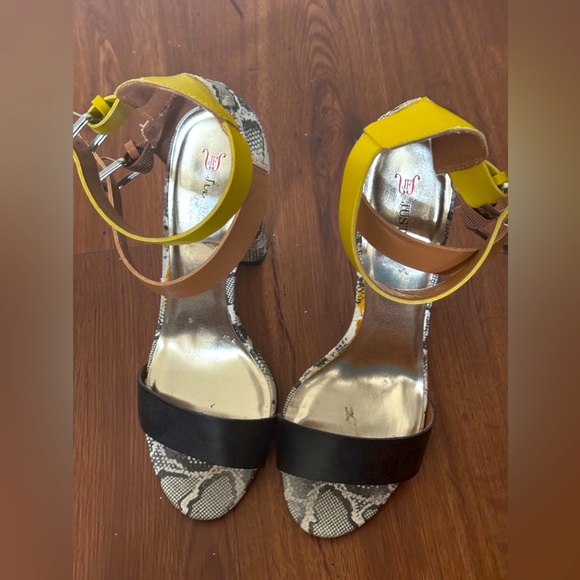 Fun and Flirty Snakeprint Color Block Heels - Picture 5 of 6